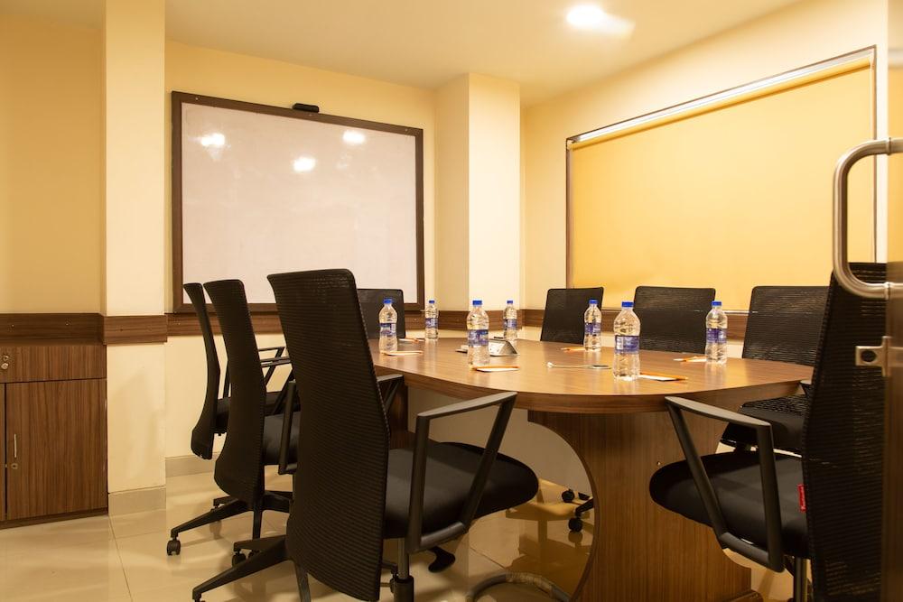 Agartala Hotel Kültér fotó